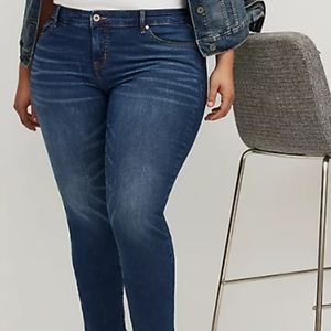 Torrid- boyfriend straight jean- vintage stretch medium wash, size 18short